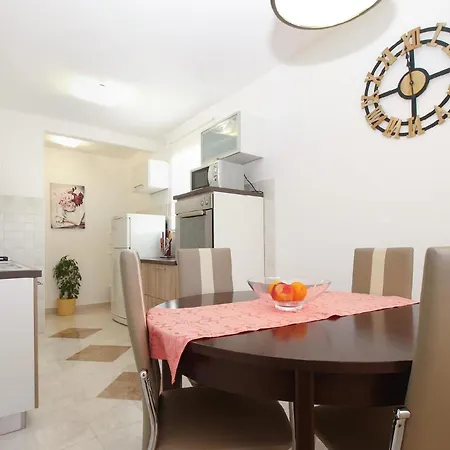 Mit Privatpool Fuer 6 Personen Ca 85 Qm In Rabac, Istrien Bucht Von
