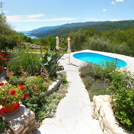 Mit Privatpool Fuer 6 Personen Ca 85 Qm In Rabac, Istrien Bucht Von Holiday home *